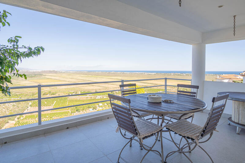 5 bedroom Villa for sale
