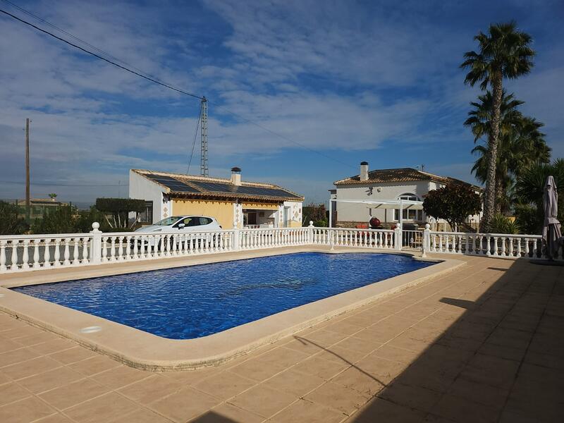 Villa en venta en Catral, Alicante