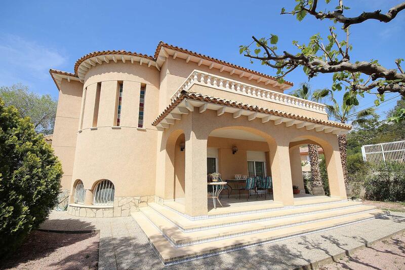 Villa till salu i Petrer, Alicante
