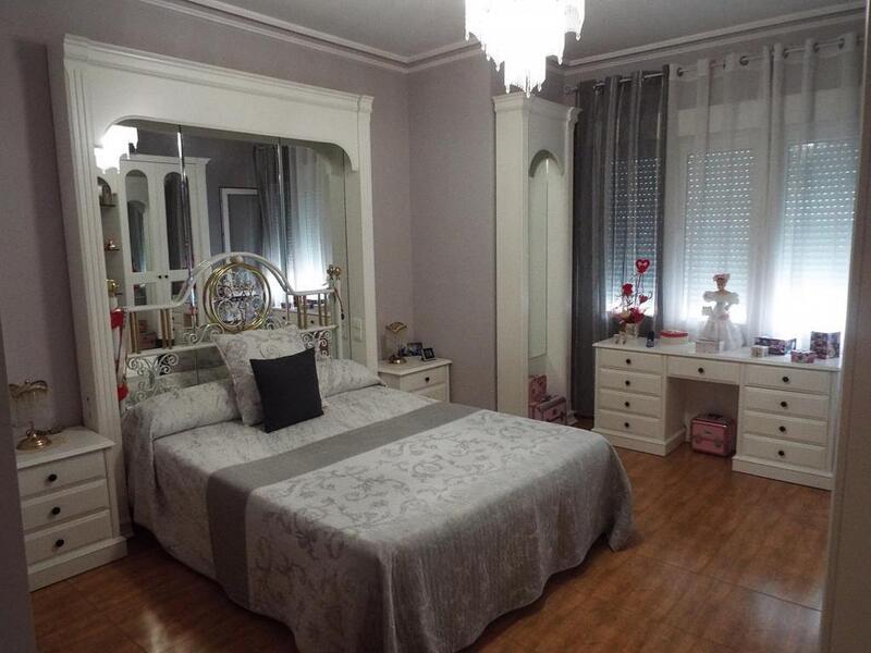 6 slaapkamer Gezinswoning Te koop