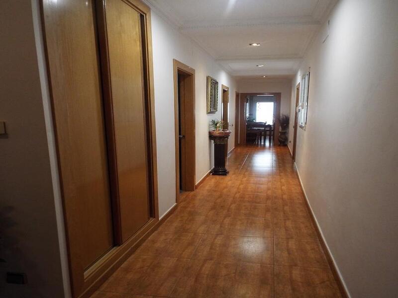 6 slaapkamer Gezinswoning Te koop