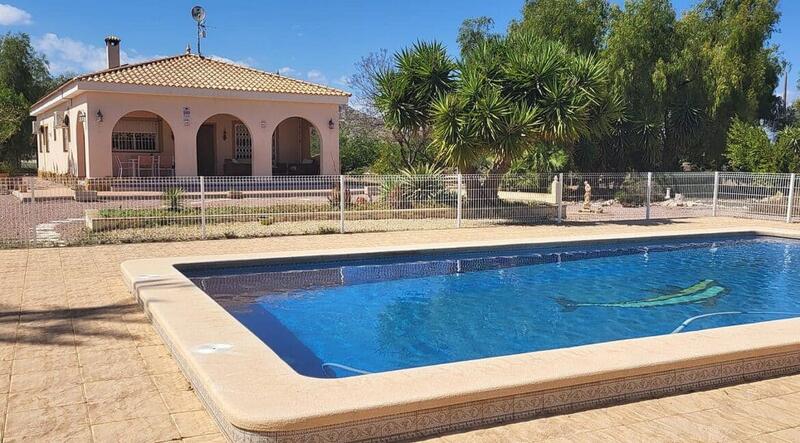 Villa til salgs i Aspe, Alicante