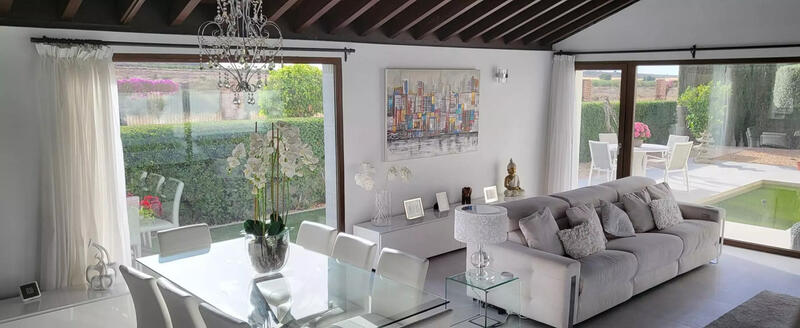 4 bedroom Villa for sale