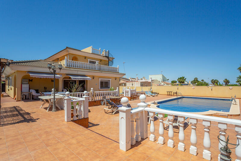6 Cuarto Villa en venta