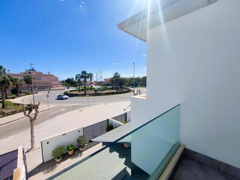 3 bedroom Townhouse for sale