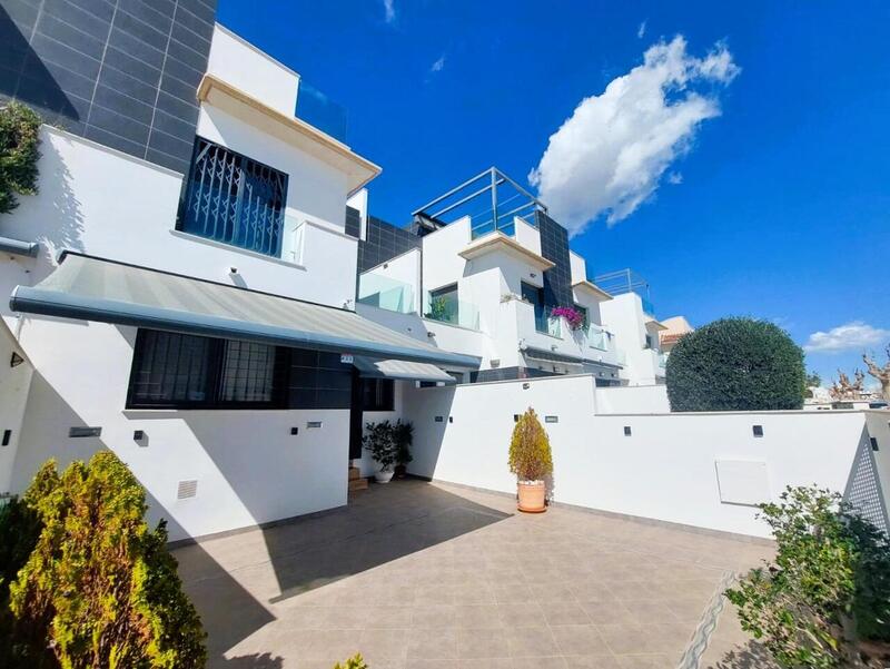 3 bedroom Townhouse for sale