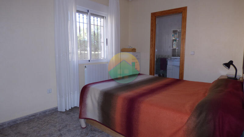 5 bedroom Country House for sale