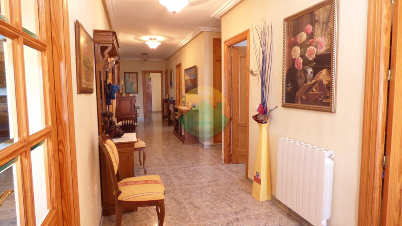 5 bedroom Country House for sale