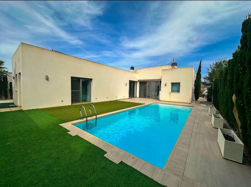 Villa à vendre dans Benijófar, Alicante