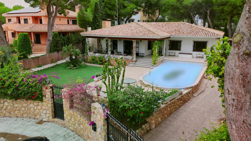 Villa til salg i Dehesa de Campoamor, Alicante