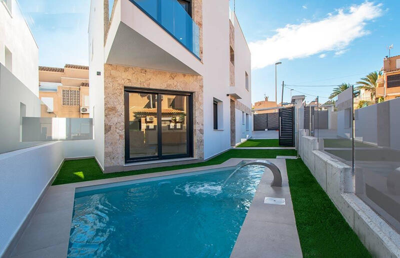 Villa til salgs i Torrevieja, Alicante