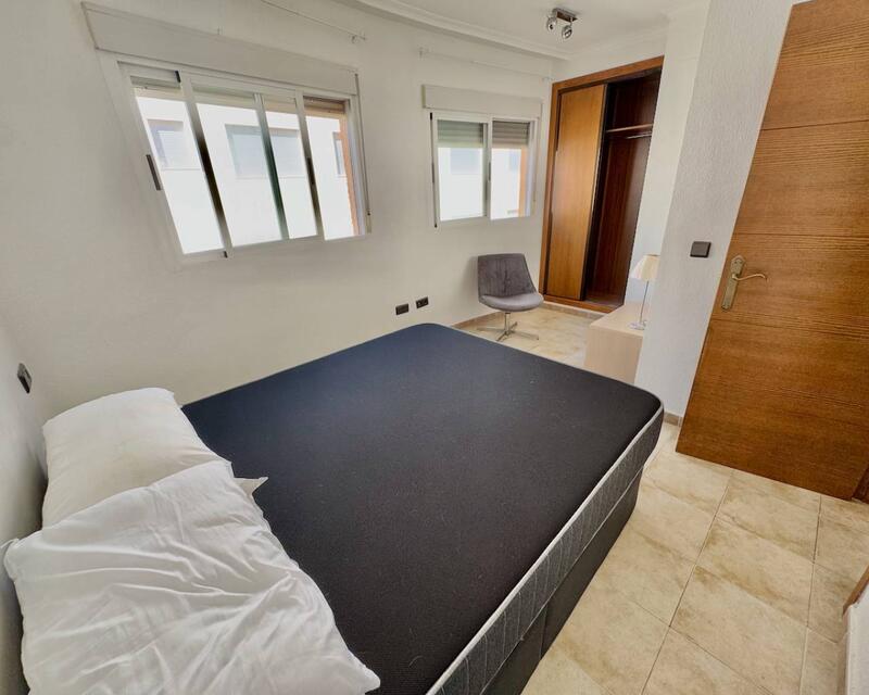 4 Schlafzimmer Stadthaus zu verkaufen