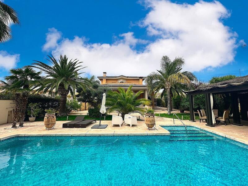 Villa til salgs i Elda, Alicante