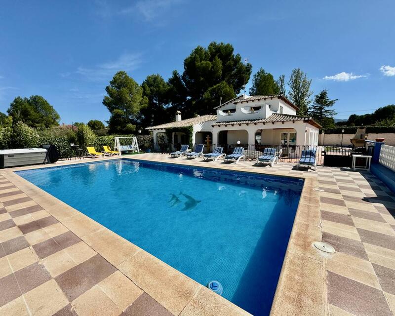 Villa for sale in Castalla, Alicante