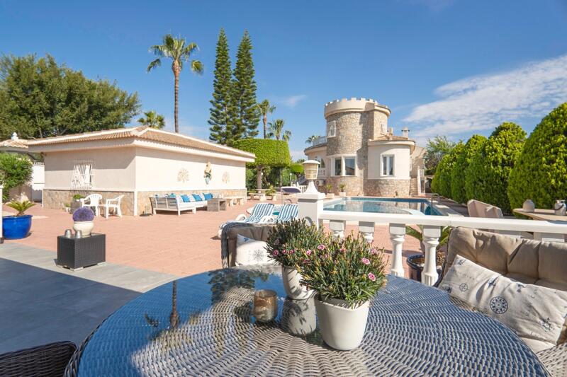 5 bedroom Villa for sale