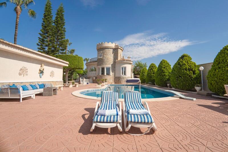 5 bedroom Villa for sale