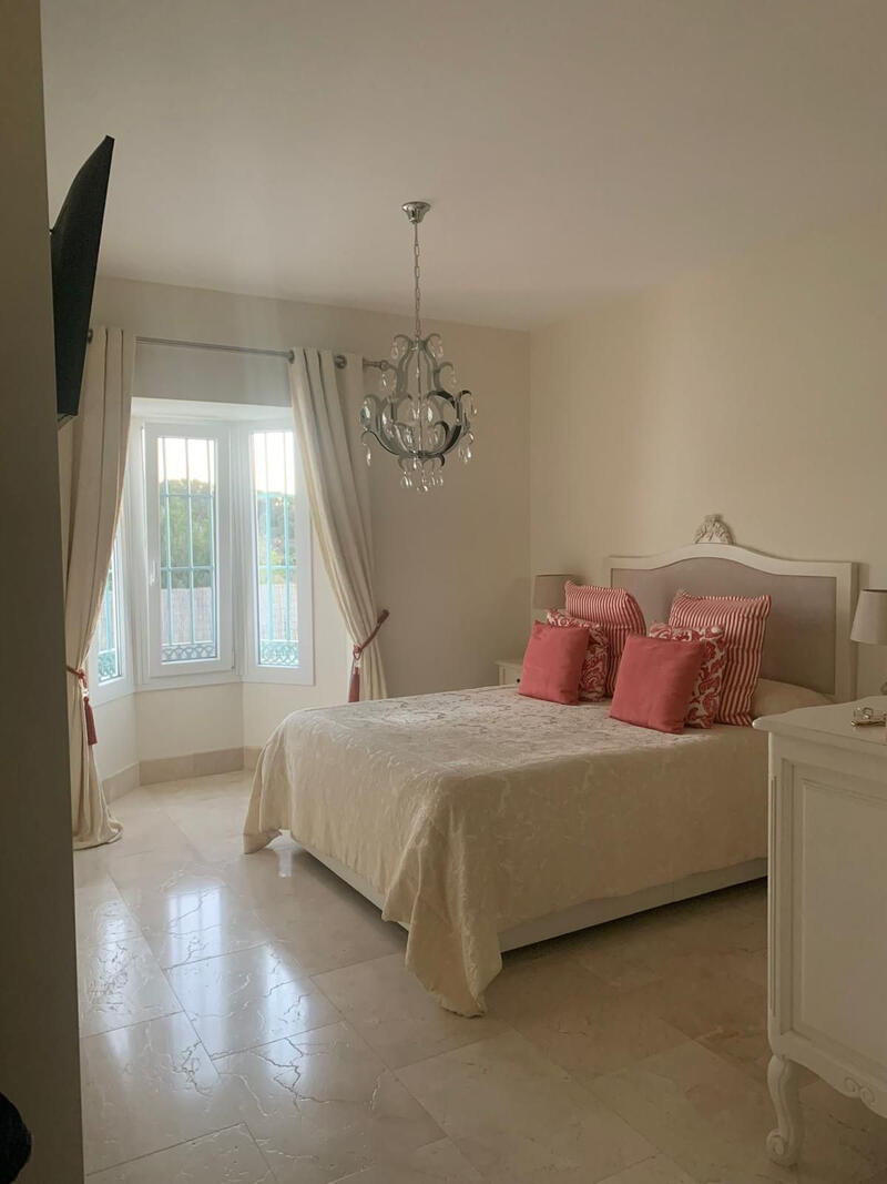 5 bedroom Villa for sale