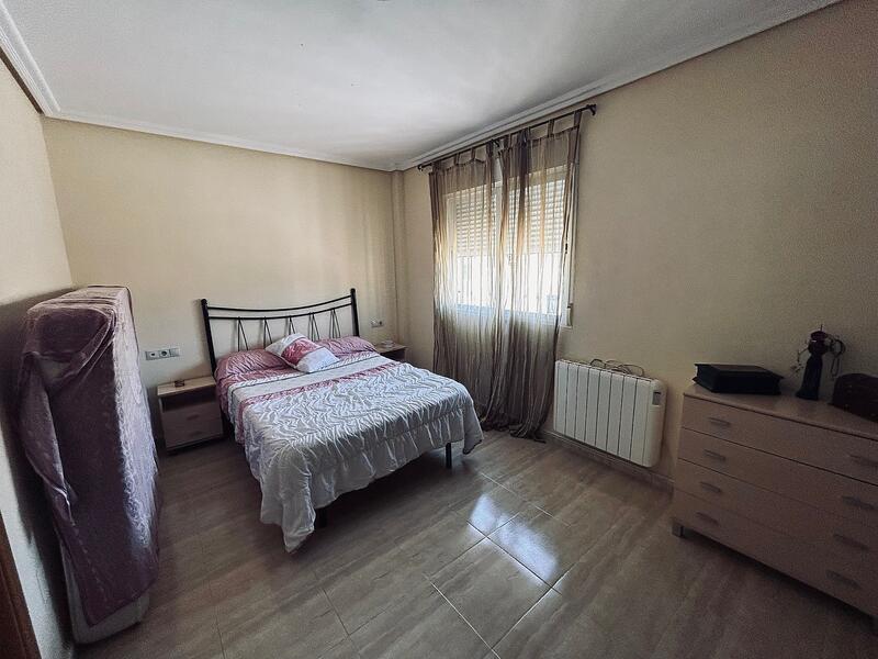 5 bedroom Apartment for sale