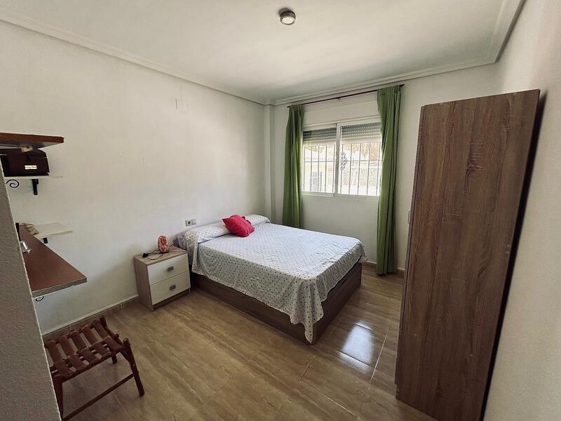 5 bedroom Apartment for sale