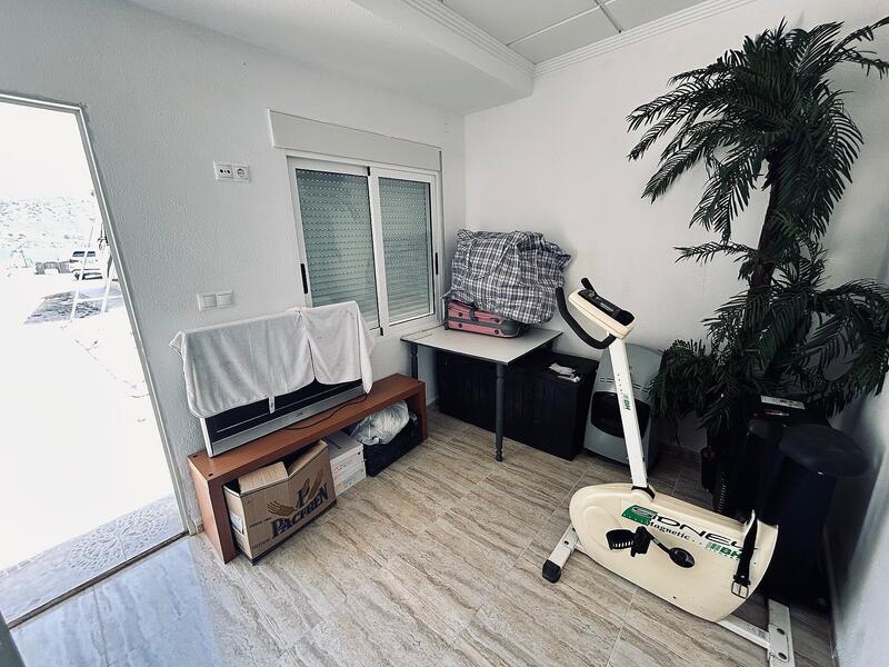 5 bedroom Apartment for sale