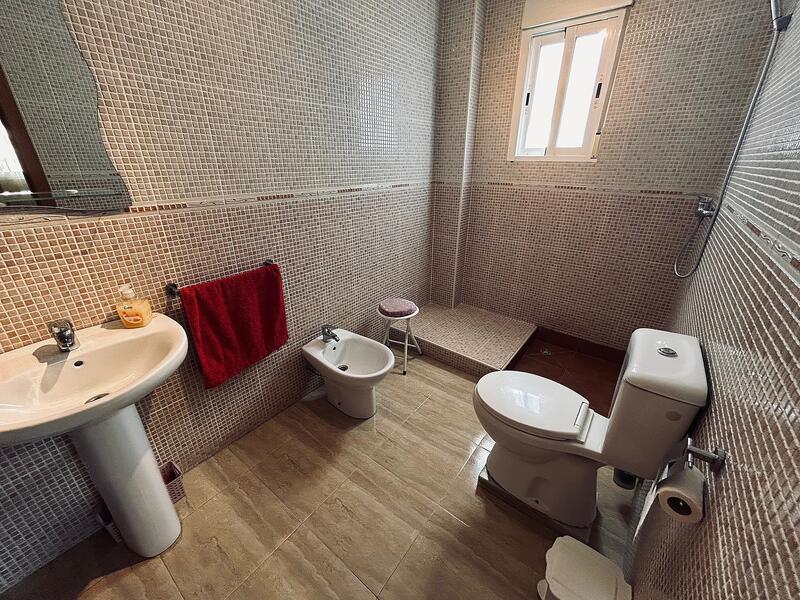 5 bedroom Apartment for sale