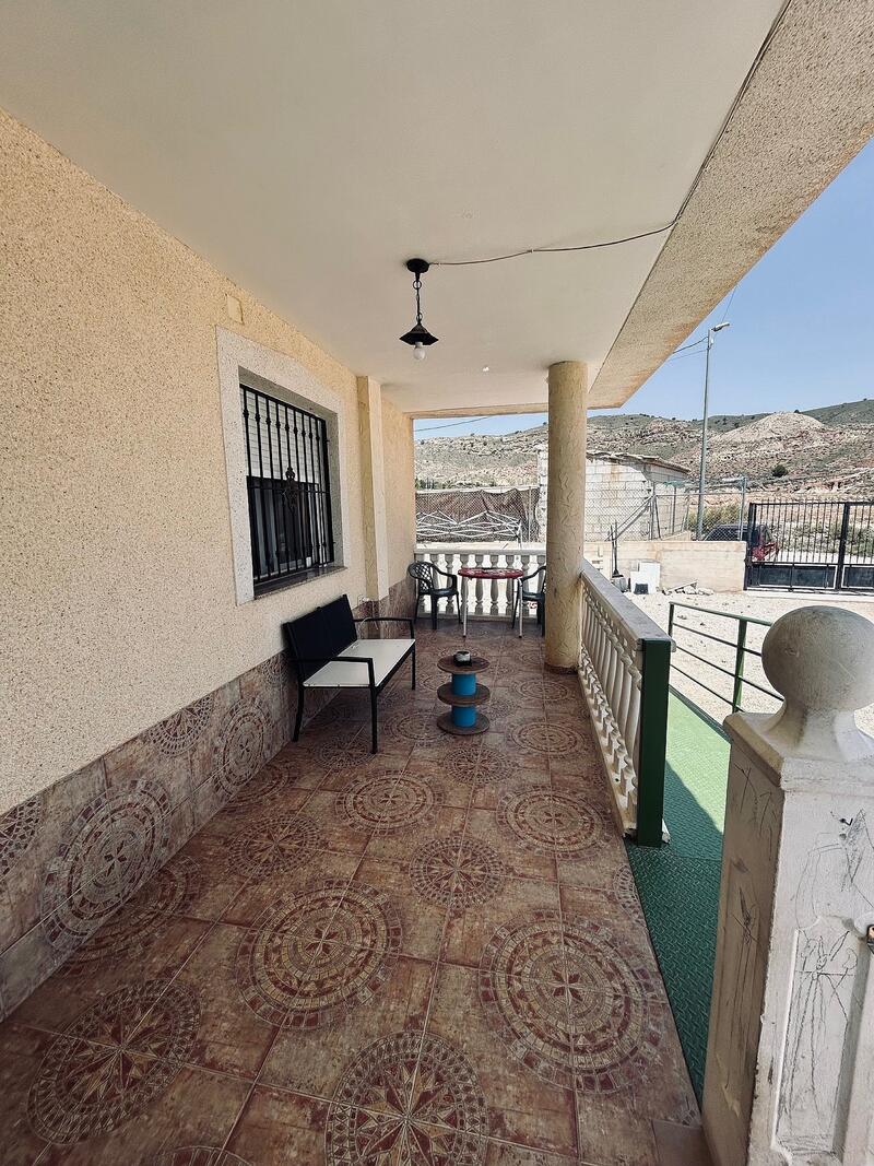 5 bedroom Apartment for sale