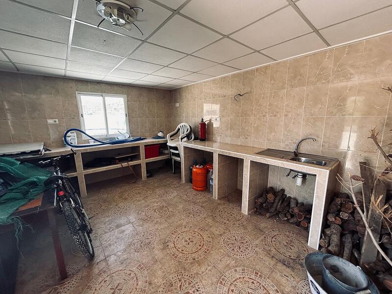 5 bedroom Apartment for sale