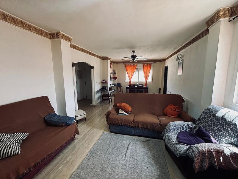 5 bedroom Apartment for sale
