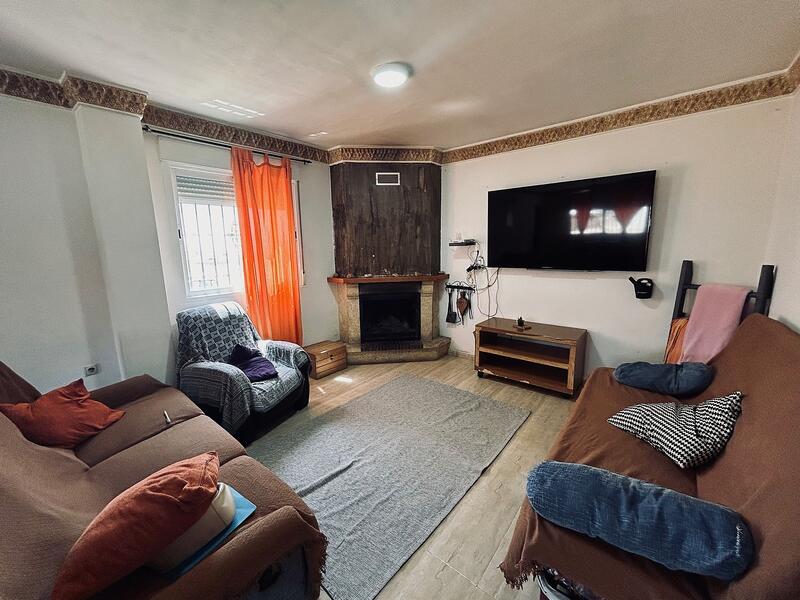 5 bedroom Apartment for sale