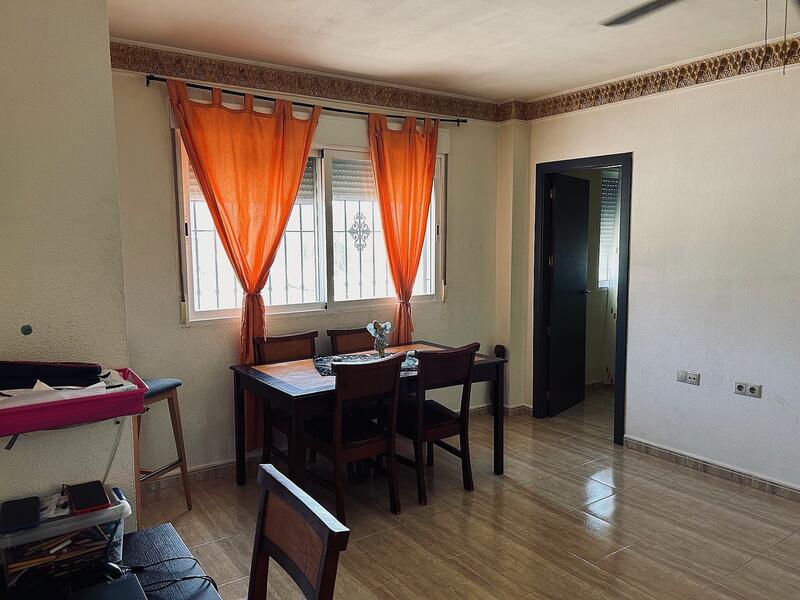 5 bedroom Apartment for sale