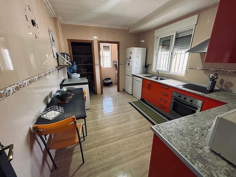 5 bedroom Apartment for sale