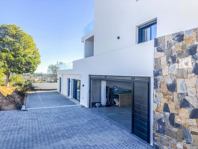 5 bedroom Villa for sale