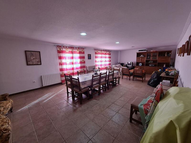 4 Schlafzimmer Landhaus zu verkaufen