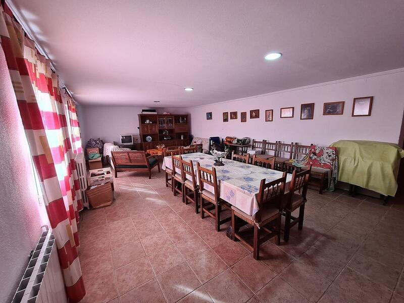 4 Schlafzimmer Landhaus zu verkaufen