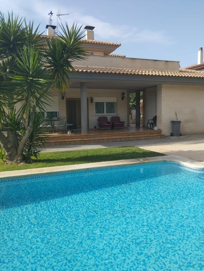 Villa til salgs i Elda, Alicante