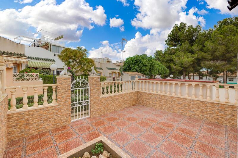2 bedroom Townhouse for sale