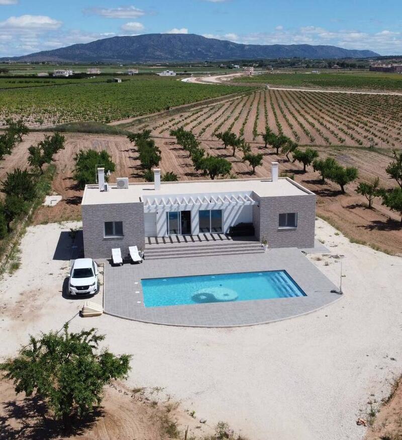Villa til salgs i Pinoso, Alicante