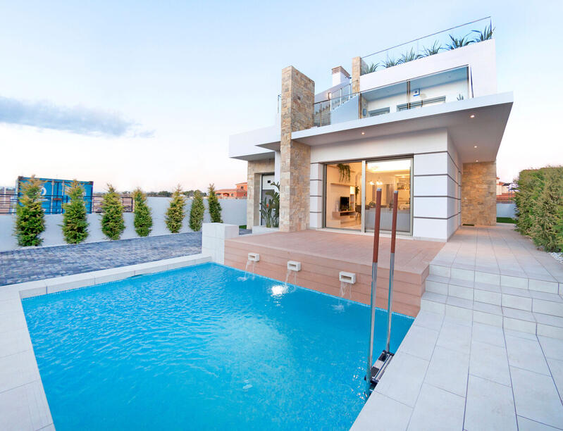 Villa for sale in Los Alcazares, Murcia