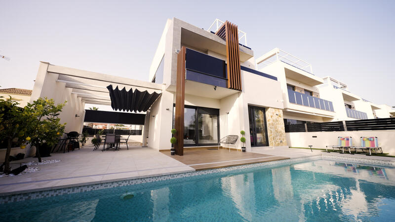 Villa zu verkaufen in Dehesa de Campoamor, Alicante