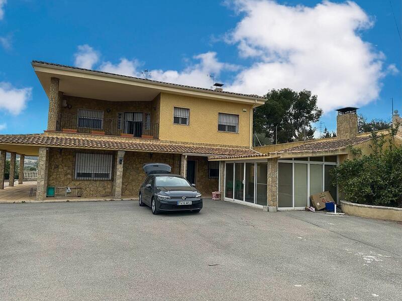 Villa for sale in Sax, Alicante