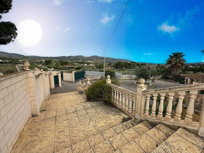 5 bedroom Villa for sale