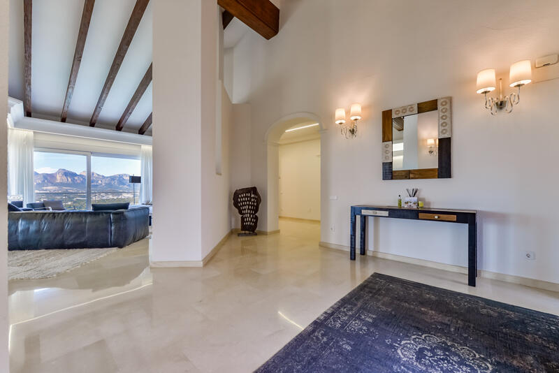 8 bedroom Villa for sale