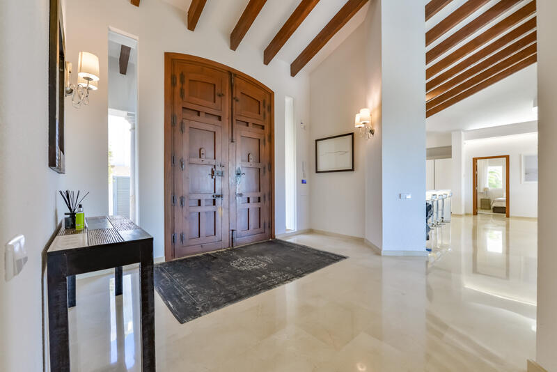 8 bedroom Villa for sale