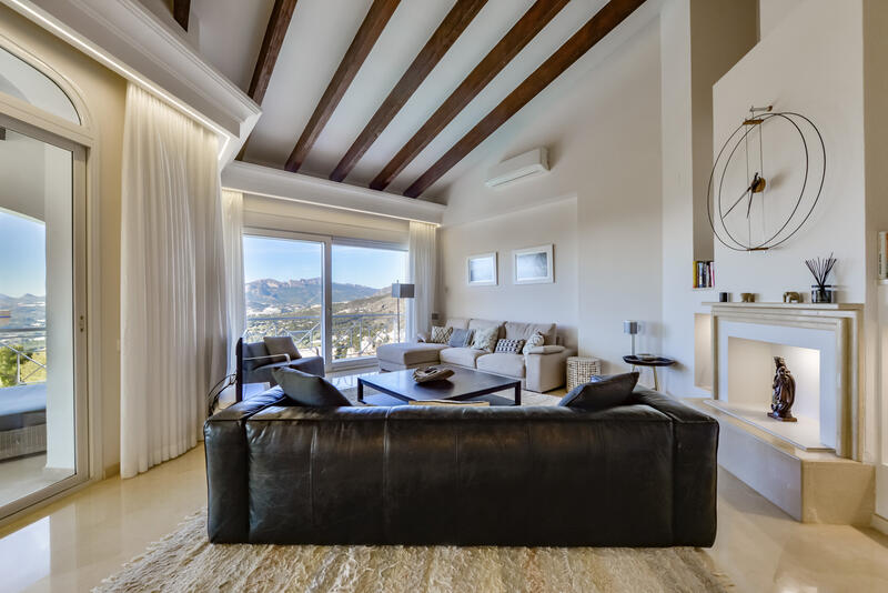 8 bedroom Villa for sale