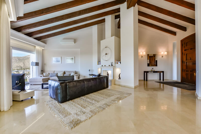 8 bedroom Villa for sale