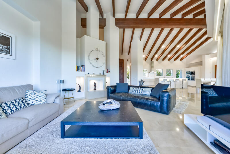 8 bedroom Villa for sale