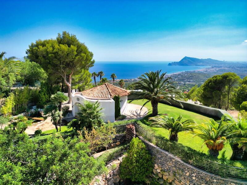 8 bedroom Villa for sale