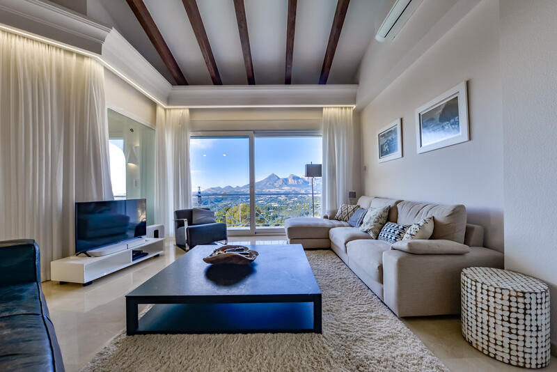 8 bedroom Villa for sale