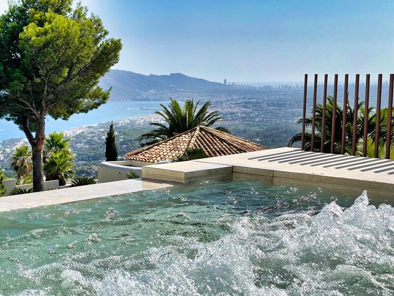 8 bedroom Villa for sale