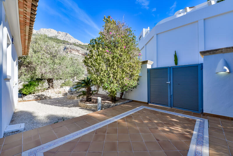 8 bedroom Villa for sale